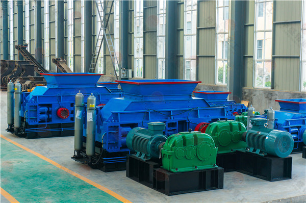 時(shí)產(chǎn)200噸對(duì)輥制沙機(jī)多少錢一臺(tái)